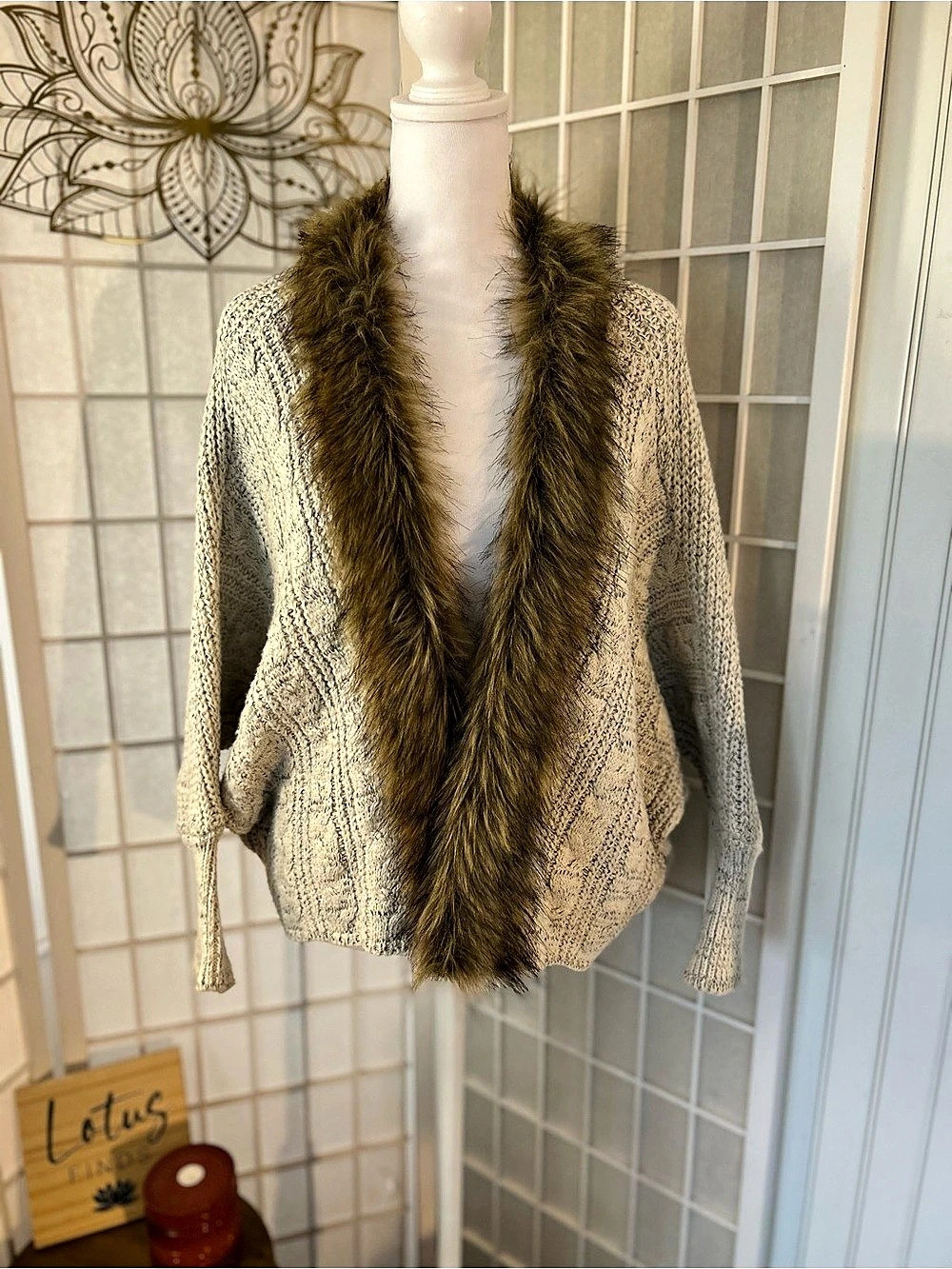 Northern Angel Faux Fur Collar Knit Cardigan in Beige Sz Large